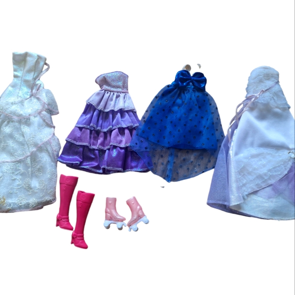 COPY - Vintage barbie clothes lot
